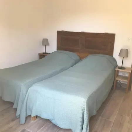 Villa à 900 m de la plage de Lozari *